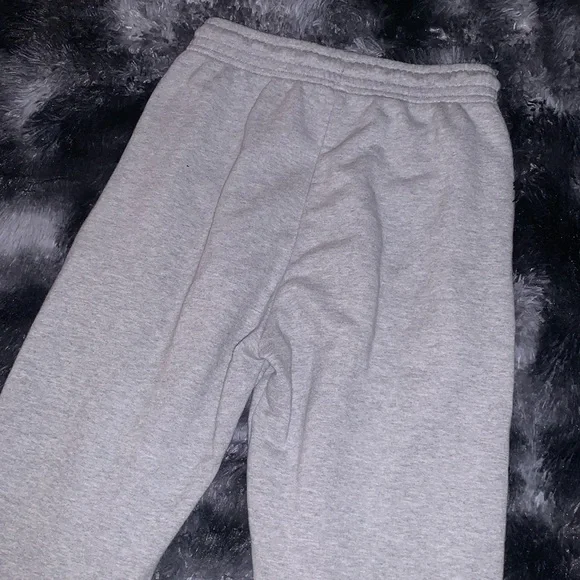 Womens xs uniqlo sweatpants - Picture 5 of 7